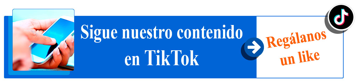 Mano accionando un teléfono móvil para visitar TikTok